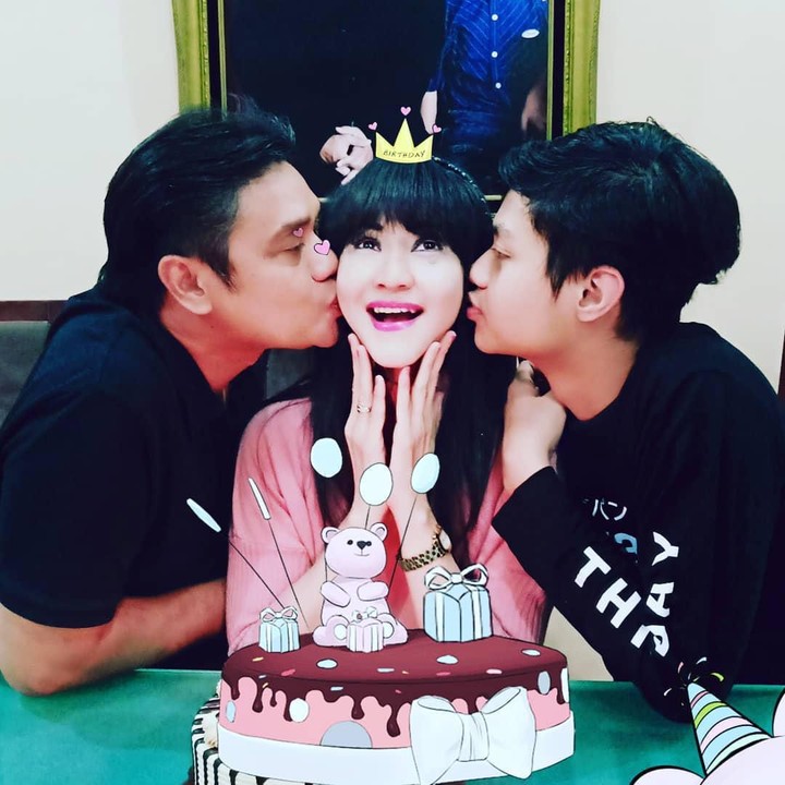 <p>Perayaan ulang tahun menjadi spesial karena dirayakan dengan orang tercinta. (Foto: Instagram @itadyahpurnamasari)</p>