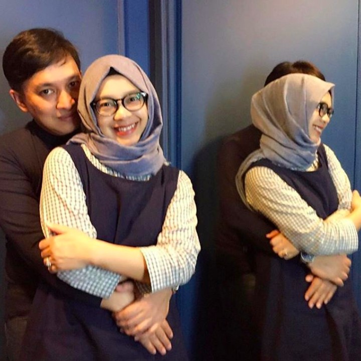 <p>Yovie menilai kalau Yara mewarisi wajah mamanya. Saat memluk Dewayani, dia melontarkan candaan kalau sednag memeluk Yara nih, Bun. He-he-he. (Foto: Instagram @ywpiano) </p>