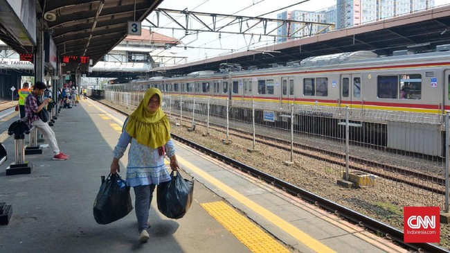 Akibat jalanan sekitar kompleks parlemen ditutup demi keamanan pelantikan presiden, PT KCI pun meniadakan sementara layanan di Stasiun Palmerah dan Tanah Abang.