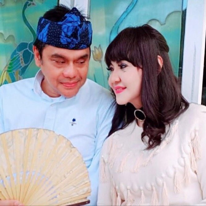 <p>Setuju ya, Bun? Keharmonisan rumah tangga Ita dan Dwiki bikin hati adem. (Foto: Instagram @itadyahpurnamasari)</p>