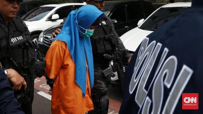 Perempuan berinisial AK, tersangka pembunuhan ayah dan anak, mengaku melakukan aksi itu kemungkinan karena banyak menonton sinetron.