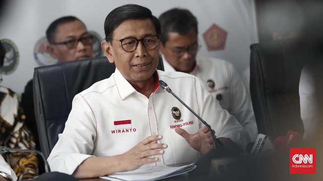 Menkopolhukam meminta masyarakat tak lagi mencurigai soal revisi UU KPK yang telah disahkan jadi undang-undang karena hanya akan menguras energi bangsa.