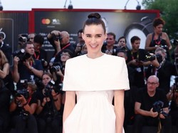Lagi Hamil, Rooney Mara Habiskan Waktu Berdua Joaquin Phoenix