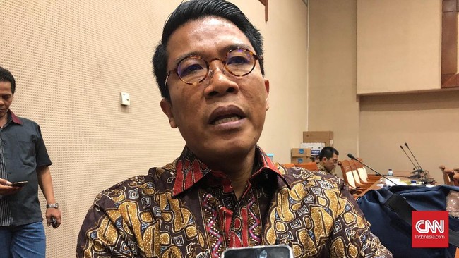 DPR menyerahkan sepenuhnya pemberlakuan kenaikan tarif PPN 12 persen mulai 1 Januari 2025 kepada pemerintah lantaran itu diatur dalam undang-undang.