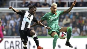 Christian Atsu Terjebak di Lantai 9 Gedung Runtuh Akibat Gempa Turki