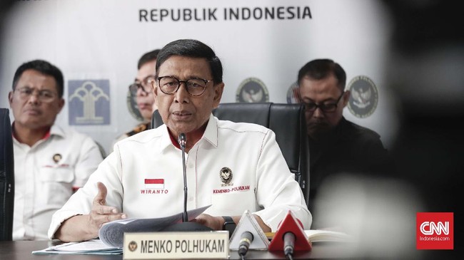 Untuk tahun ini, Wiranto mengaku karhutla cukup parah karena musim kemarau lebih panjang dari biasanya.