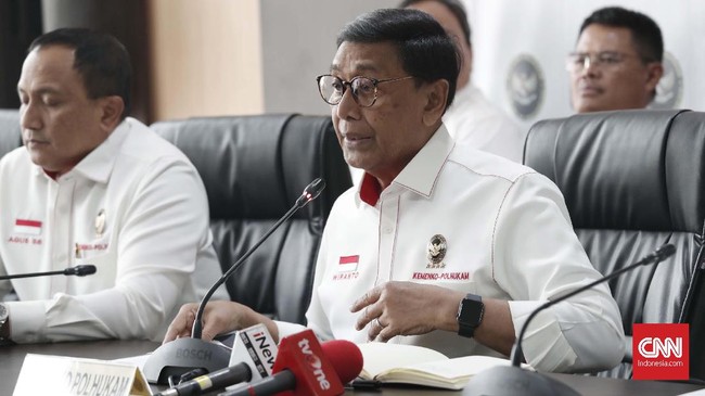 Menko Polhukam Wiranto menuturkan isu tekanan dan ancaman terhadap mahasiswa yang berasal dari Papua-Papua Barat adalah kabar bohong.