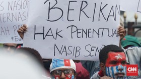 Mahasiswa Gelar Aksi Tuntut Referendum Papua di Gedung Sate