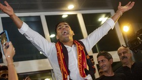 Falcao Disambut Gila-gilaan Suporter Galatasaray