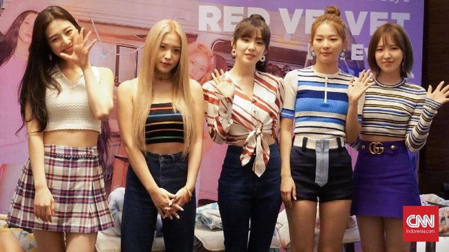 Menerima penghargaan di Seoul Music Awards, Kamis (30/1), empat member Red Velvet meminta penggemar tetap menunggu Wendy kembali.