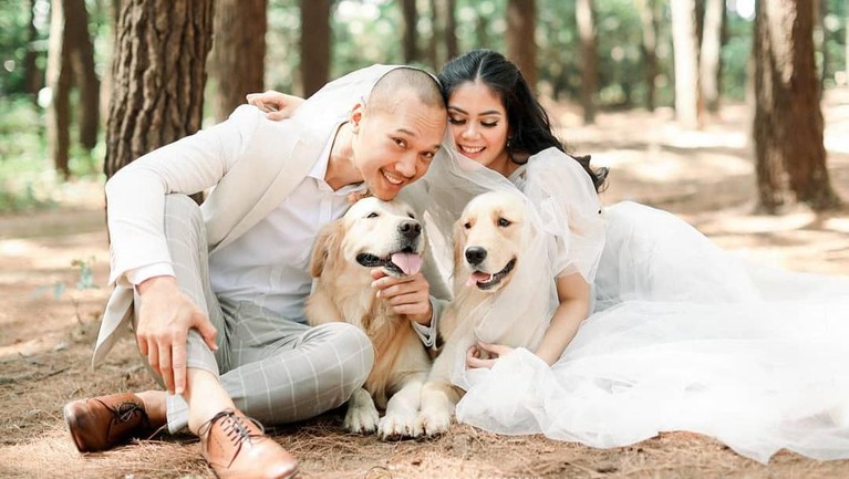 6 Potret Akrab Bima Aryo dengan Anjing Peliharaannya Bima Aryo tengah menjadi sorotan karena anjing peliharaannya menggigit asisten rumah tangganya hingga tewas.