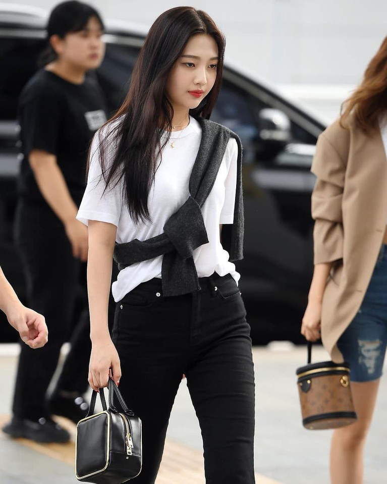 Sejak Senin sore (2/9), Red Velvet sudah menuju Indonesia untuk menghadiri fan event yang digelar hari ini, Selasa, 3 September 2019.