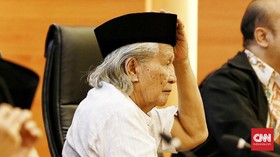 Kenangan Anies tentang Topi Gubernur yang Sering Dipakai Ridwan Saidi
