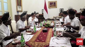 Jokowi Ajak Warga Yapen dan Nduga Papua Makan Siang di Istana