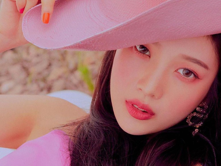 Joy Red Velvet genap berusia 23 tahun pada hari ini, Selasa (3/9). Berikut sederet potret kece Joy Red Velvet.