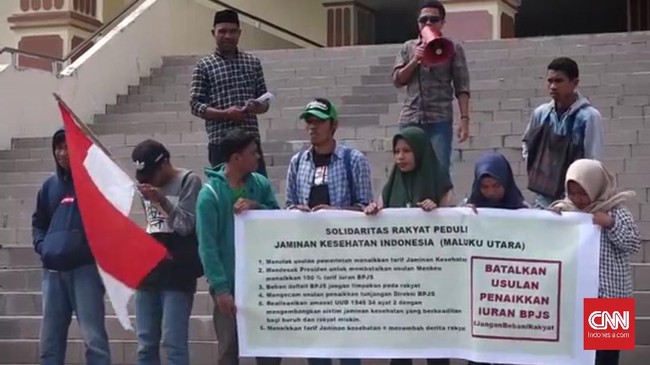 Wacana pemerintah menaikkan iuran BPJS Kesehatan menuai penolakan di Maluku Utara. Seorang dokter memimpin demonstrasi menolak kenaikan iuran BPJS.