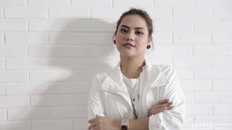 Mytha Lestari saat berkunjung ke kantor detikcom.
