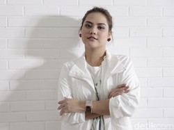 Mytha Lestari Ingin Dikenal Penggemar Lewat Lagunya