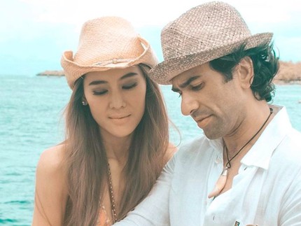 25 Tahun Menikah, Intip 8 Potret Mesra Jeremy Thomas & Istri
