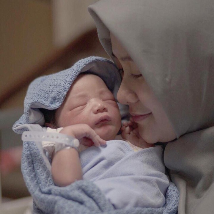 <p>Ryana Dea melahirkan anak kedua berjenis kelamin laki-laki pada 10 Juli 2019. Bayi mungil ini diberi nama Davian Rafaeyza Redi atau disapa Davi. (Foto: Instagram @ryana_dea)</p>