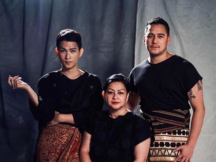 Kebersamaan Mario Lawalata dengan Ibu dan Sang Kakak