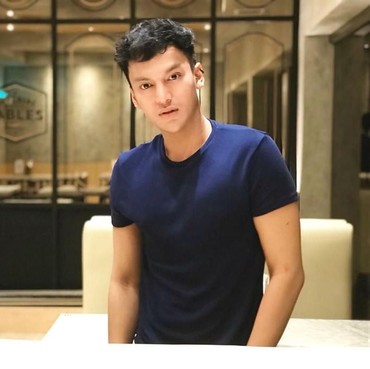 Pesona CEO Tampan Kekasih Dara The Virgin