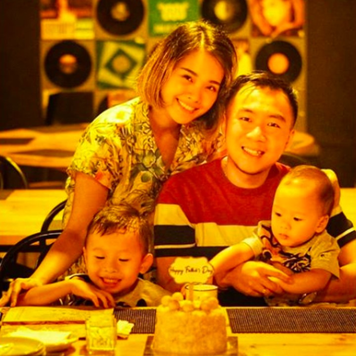 <div>Makan malam bersama untuk merayakan father's day pada beberapa waktu lalu. Semoga makin langgeng dan bahagia ya Winda dan Mulyadi. (Foto: Instagram @windaviska)</div><div> </div>