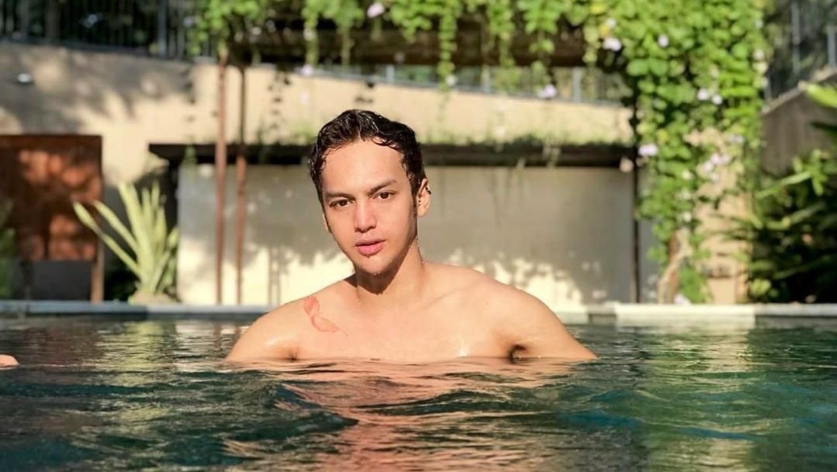 Lama tak terlihat di jagat musik Indonesia&comma; Dara The Virgin kini memiliki seorang kekasih tampan yang juga seorang CEO&period; 