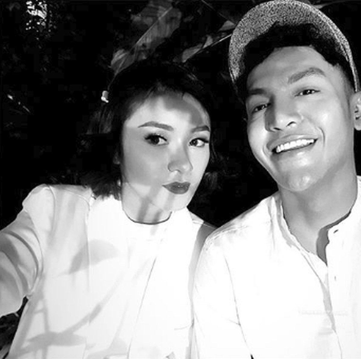 Deretan foto kemesraan antara Dara The Virgin dengan pengusaha muda kaya raya&comma; Tyo AB&period;