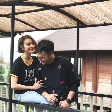 Kisah Cinta Dara The Virgin dengan Pengusaha Muda