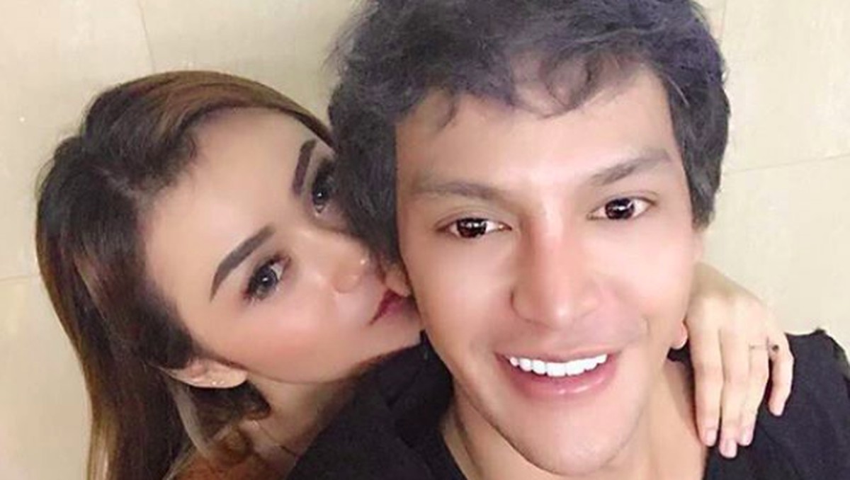 Deretan foto kemesraan antara Dara The Virgin dengan pengusaha muda kaya raya&comma; Tyo AB&period;