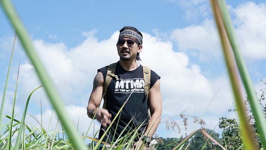 Denny Sumargo mencari lokasi Sumur Sritanjung.