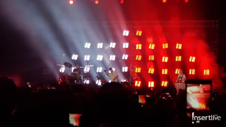 Mike Shinoda melangsungkan konser di Jakarta, indonesia. intip aksinya berikut ini.