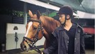 Pesona CEO Tampan Kekasih Dara The Virgin Lama tak terlihat di jagat musik Indonesia, Dara The Virgin kini memiliki seorang kekasih tampan yang juga seorang CEO.