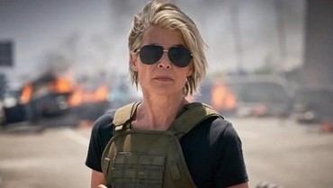 Main Film 'Terminator', Linda Hamilton Sumpal Payudara dan Bokong