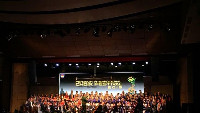 BPK Penabur Gelar International Choir Festival Paduan suara itu kan betul-betul melatih seorang anak untuk mampu berkoordinasi dan berkolaborasi dengan teman-temannya.