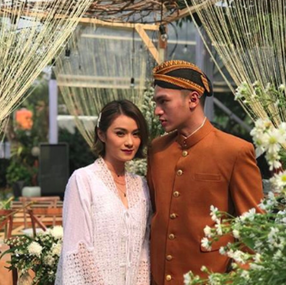 Deretan foto kemesraan antara Dara The Virgin dengan pengusaha muda kaya raya&comma; Tyo AB&period;