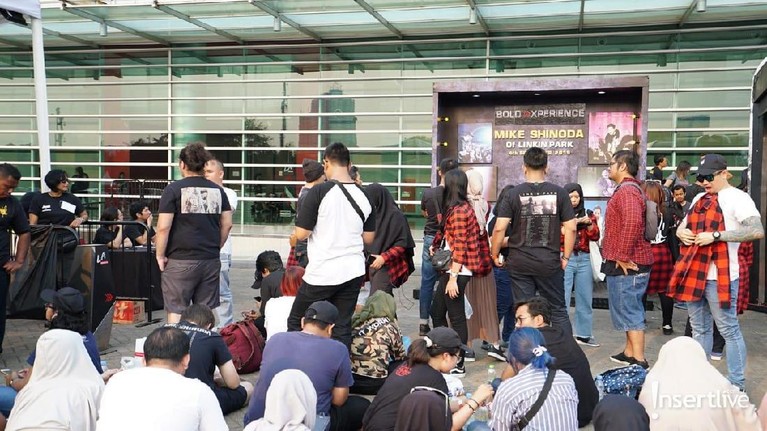Suasana Jelang Konser Mike Shinoda Konser Mike Shinoda digelar di JIEXPO Kemayoran, Rabu (4/9) pukul 19.00.