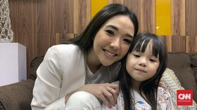 Gisel Kepincut Tesla Model X, Gempi Kaget Coba Fitur Kentut
