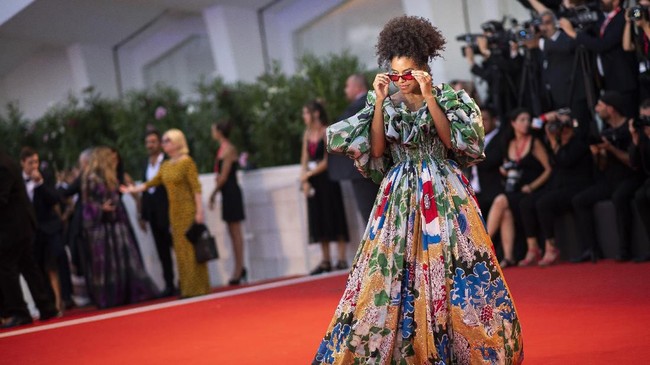 FOTO: Ragam Aksi Seleb di Venice Film Festival 2019