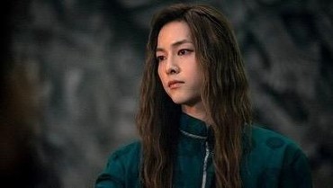 img-title Bukan Disebut Tampan, Song Joong Ki Malah Dipuji Cantik
