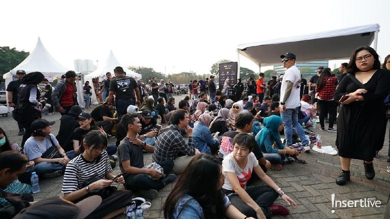 Suasana Jelang Konser Mike Shinoda Konser Mike Shinoda digelar di JIEXPO Kemayoran, Rabu (4/9) pukul 19.00.
