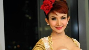 img-title Roro Fitria Jadi Instruktur Tari Selama Berada di Penjara