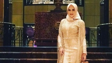img-title Asha Shara Lepas Hijab, Apakah karena Kecewa?