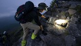 FOTO: Menatap Surya dari Gunung Fuji Panorama matahari terbit dari puncak Gunung Fuji, Jepang, yang sangat cantik membuat pendaki rela memulai perjalanan sejak dini hari.