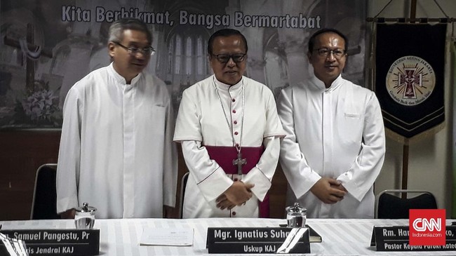 Keuskupan Agung Jakarta mengajak seluruh umat Kristiani tidak panik menghadapi pandemi Virus Corona dan mengapresiasi tenaga medis.