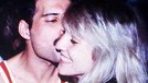 Musisi ternama Freddie Mercury selalu lekat dengan sosok perempuan cantik Marry Austin&period; Marry dikenal sebagai sosok yang berhasil merebut hati sang legenda&period;