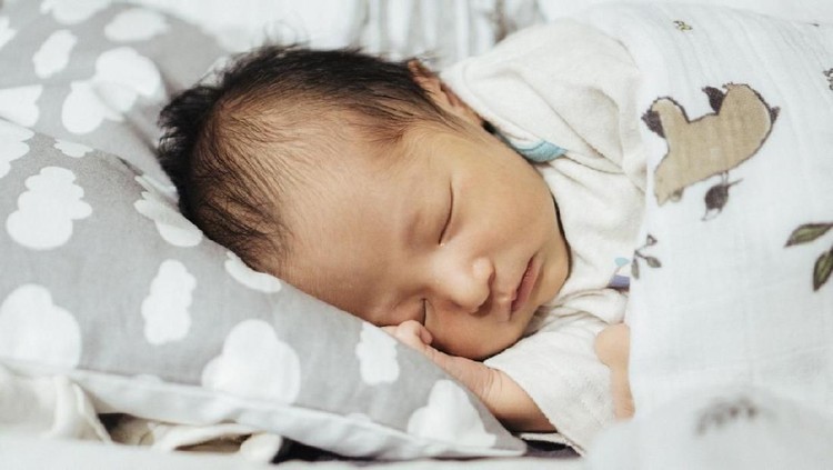 5 Mitos tentang Kepala Bayi Peyang, Salah Satunya Bantal Khusus Simak mitos tentang kepala bayi peyang yang perlu Bunda ketahui.