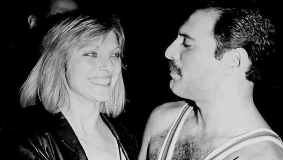 Musisi ternama Freddie Mercury selalu lekat dengan sosok perempuan cantik Marry Austin&period; Marry dikenal sebagai sosok yang berhasil merebut hati sang legenda&period;