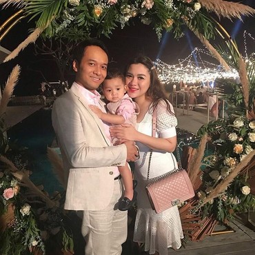 Vicky Shu Umumkan Hamil Anak Kedua